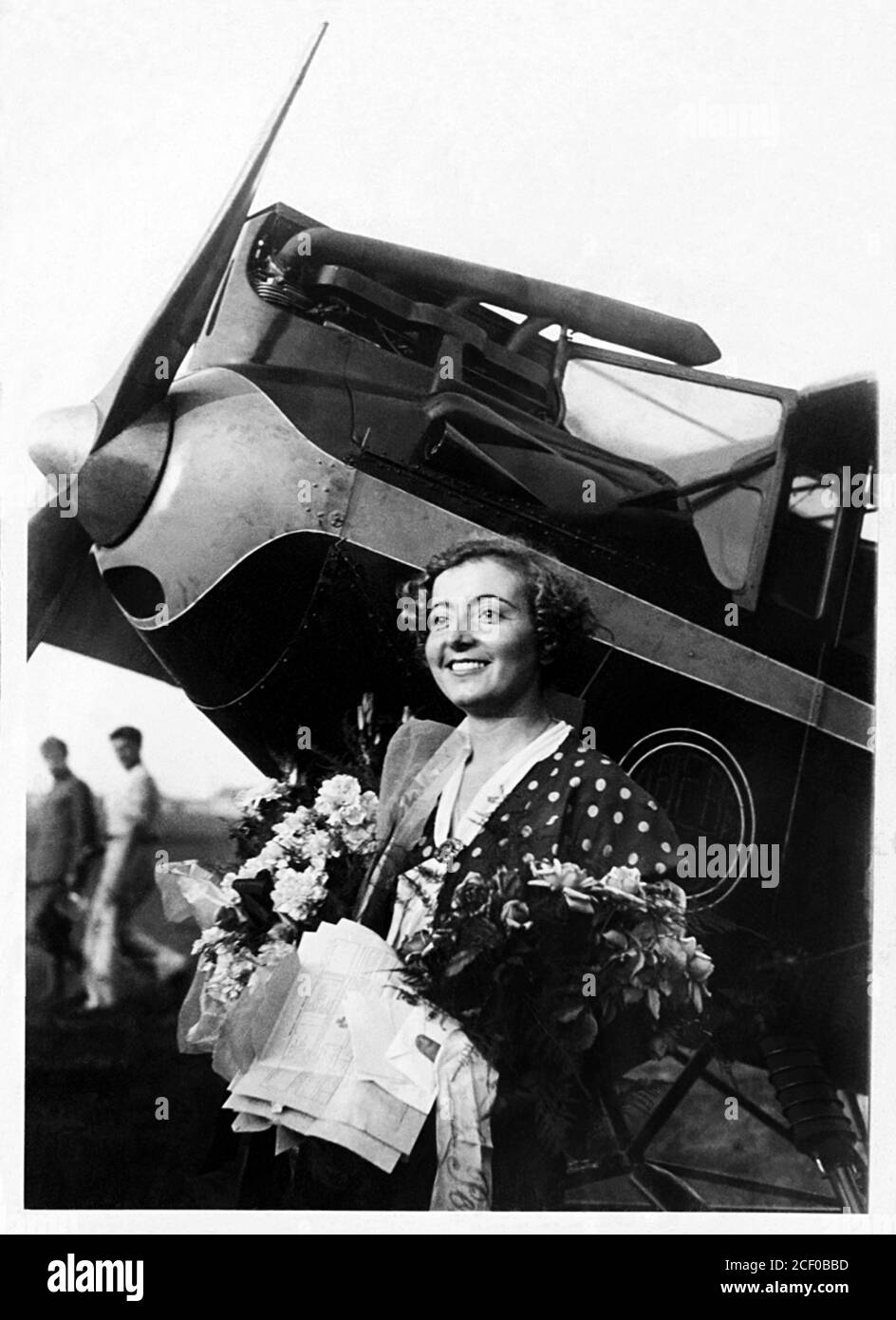 1932 , september , Milano , ITALY  : The italian woman aviator  GABRIELLA Gaby ANGELINI ( 1911 - 1932 ) with his airplane Breda Ba. 15 . Portrait by unknown photographer . She was the first Italian woman to complete a trans-European flight, travelling to eight European countries, for which she received a Golden Eagle Medal. In 1932 she left Italy on a solo flight to Delhi, India . Angelini encountered difficulties during a sandstorm in Libya , during the Raid Asiatico Milano-Delhi , and crashed in the desert and died. - PIONIERE DELL' ARIA - PIONIERI DEL VOLO - FLY - PIONIERS - AVIATRICE - AVI Stock Photo