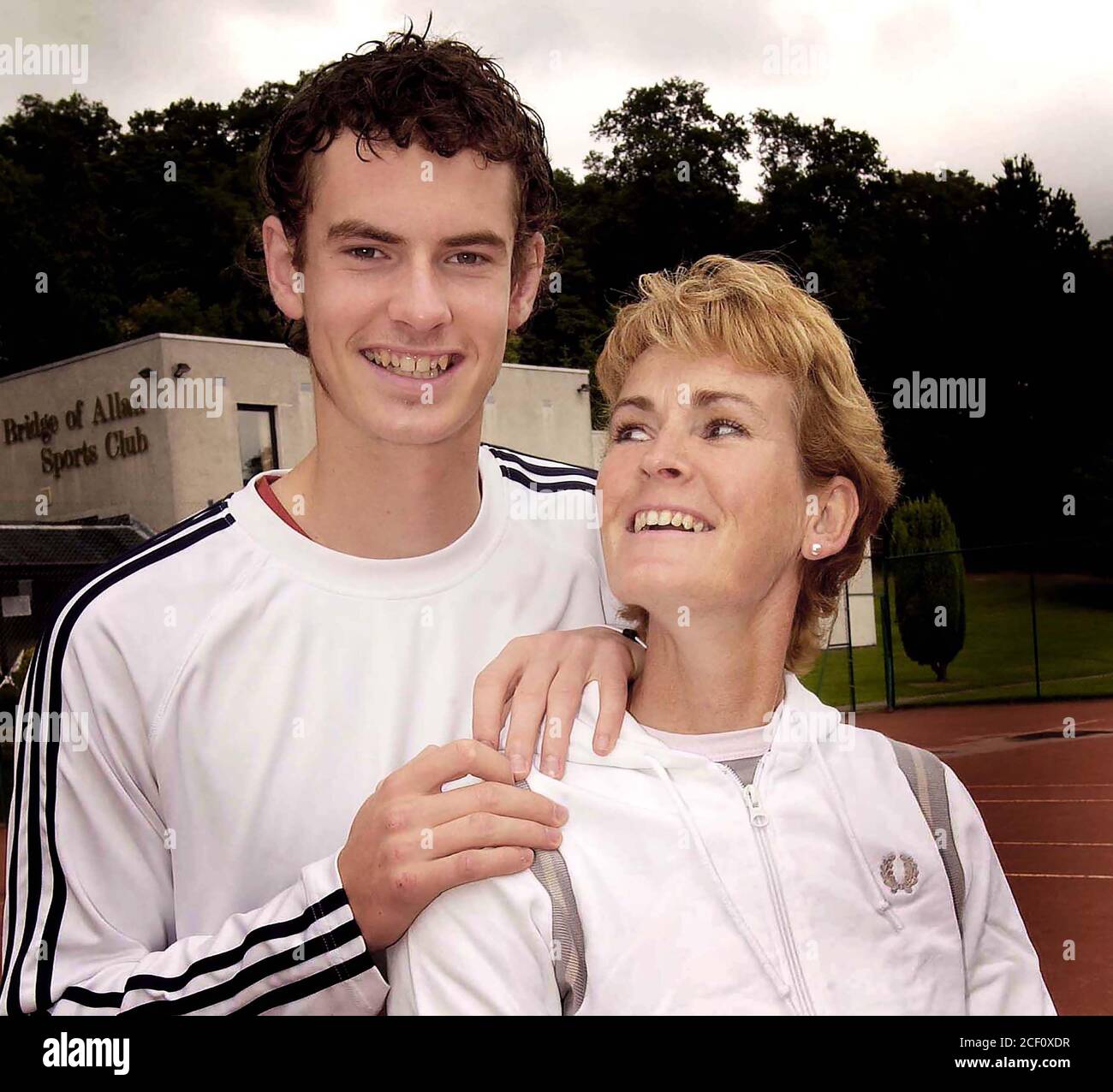 One of the world’s top tennis players at only 16, Andy Murray born 15th May 1987 seen here with mum Judy   pics taken in 2004 by Alan Peebles Stock Photo
