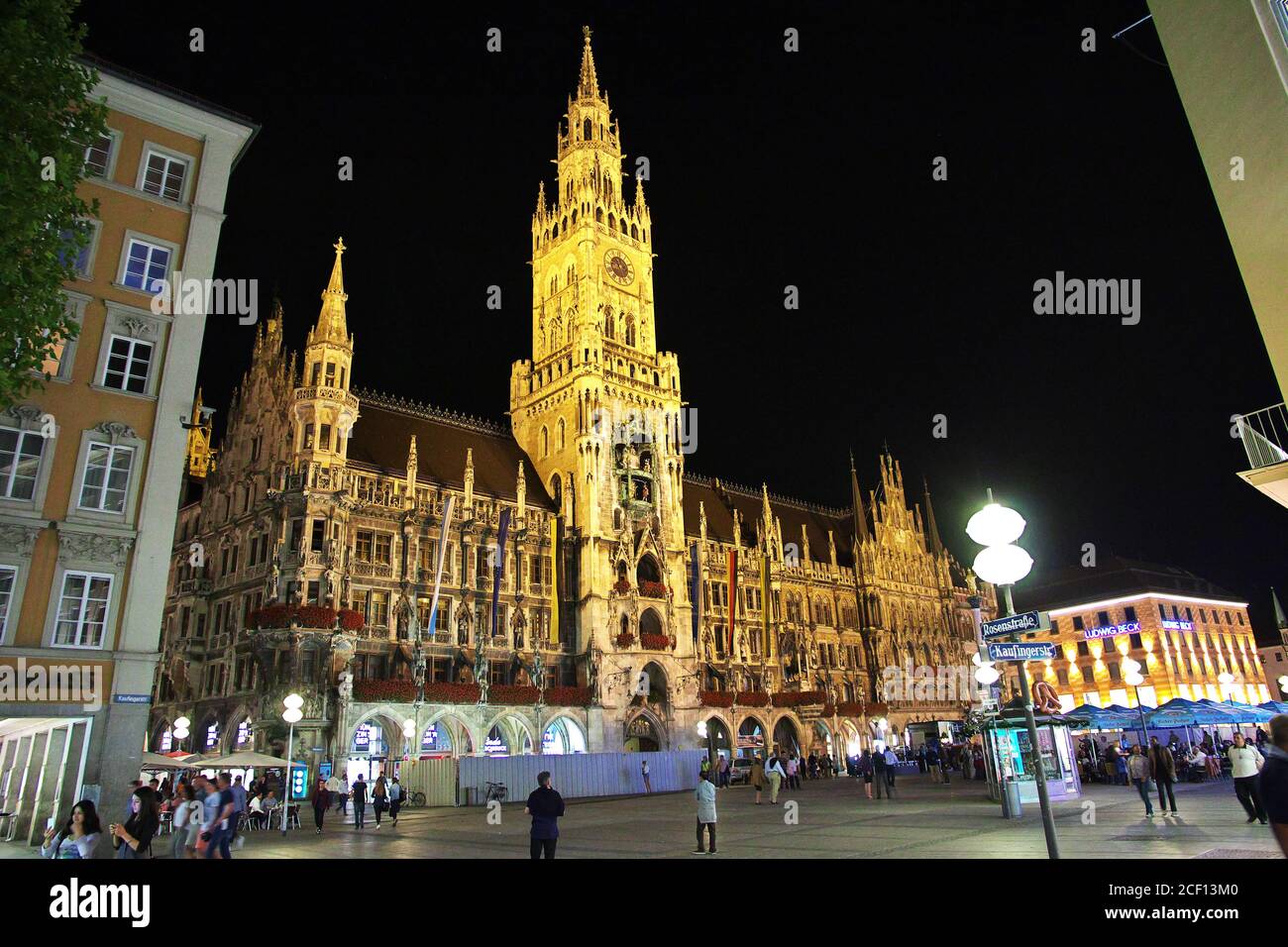 Baroque dancing german hi-res stock photography and images - Alamy