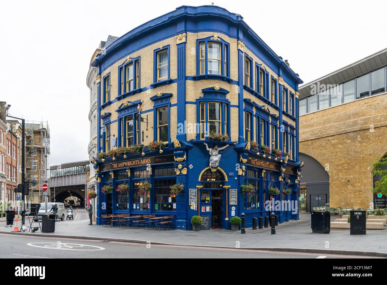 The Shipwrights Arms pub in Tooley Street, London, England, UK Stock