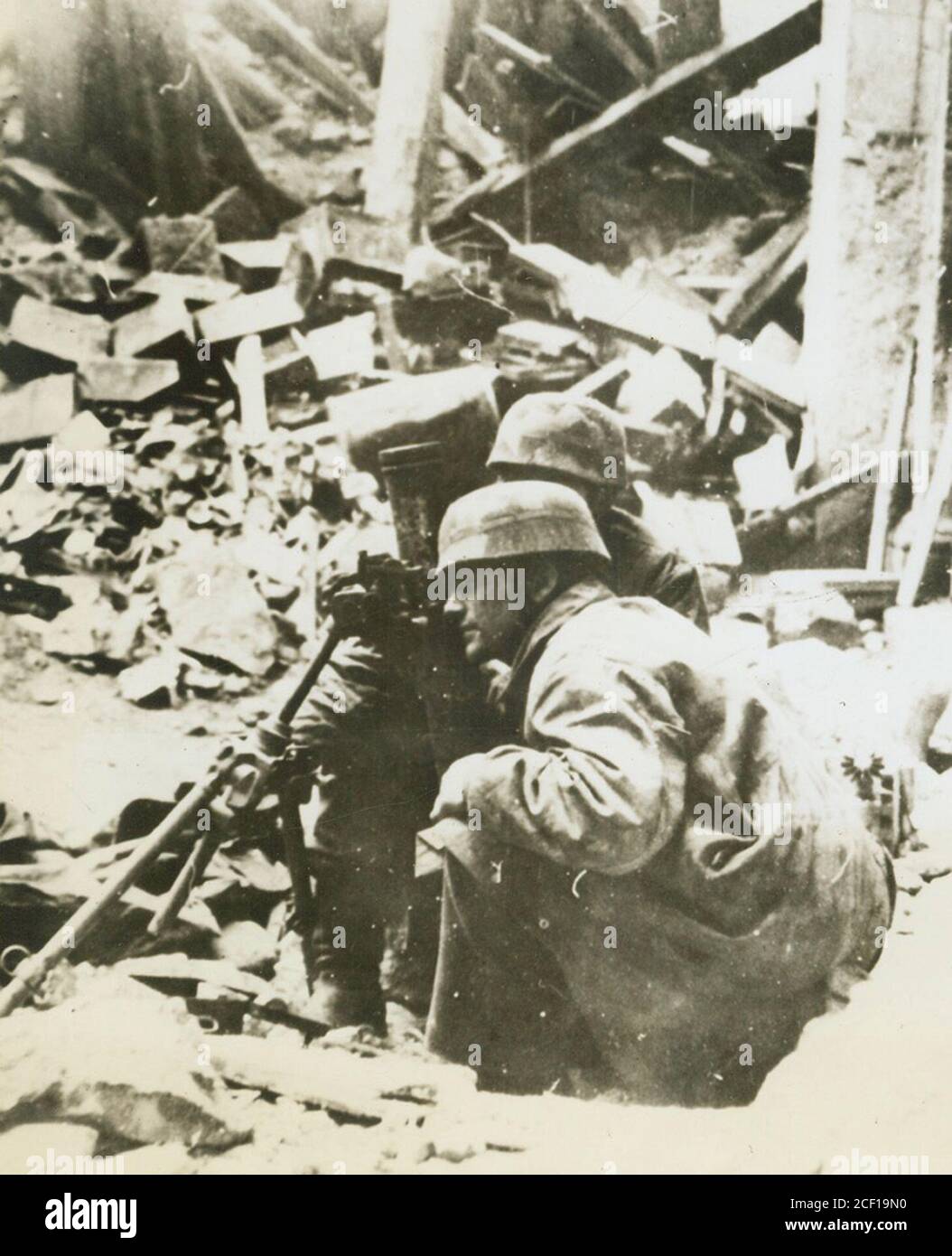 Nazi Paratroopers “Gunning” in Italian streets Stock Photo