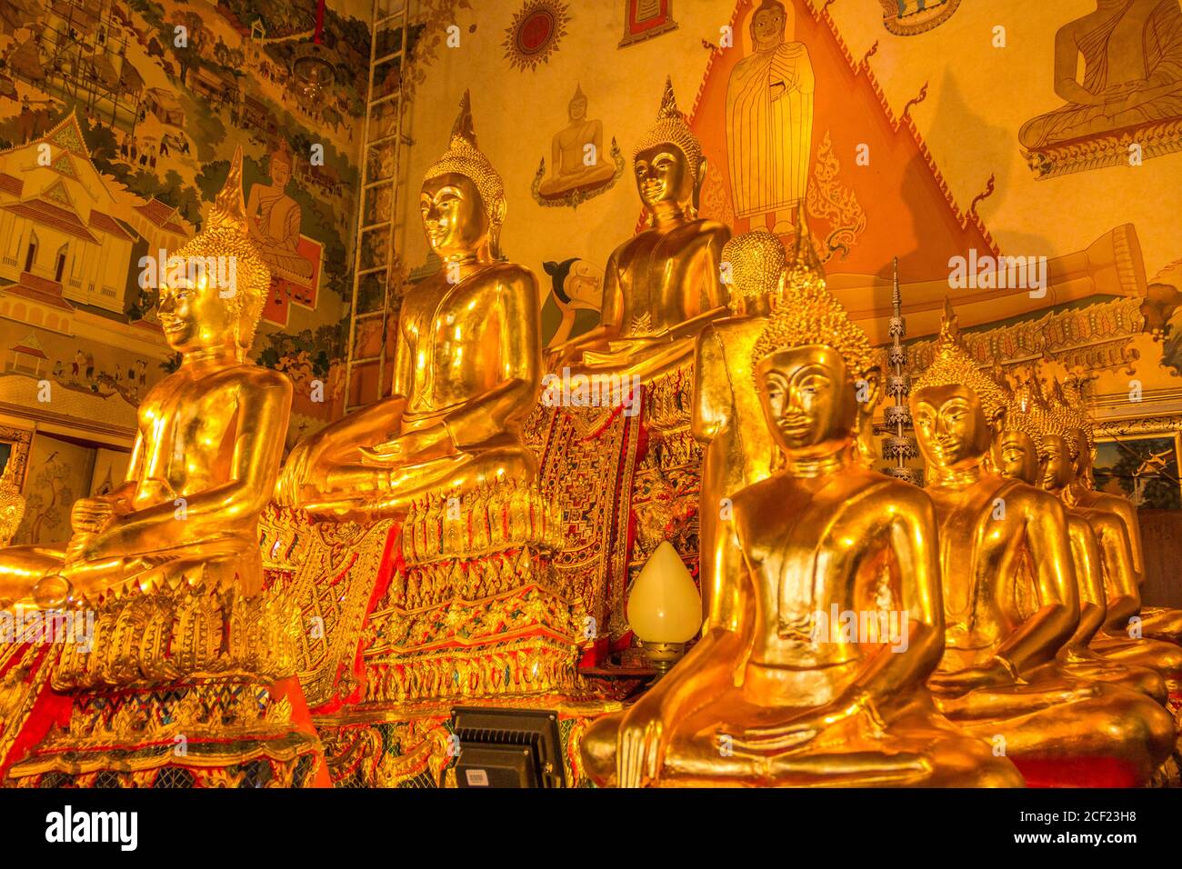 golden Buddha statues in the temple Stock Photo - Alamy