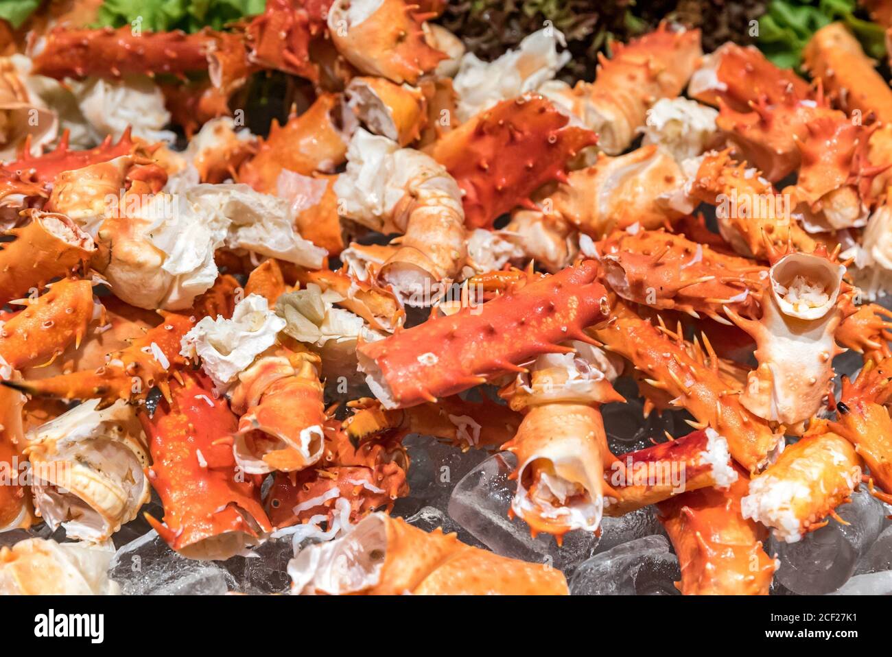 alaskan king crab and seafood on ice Stock Photo Alamy