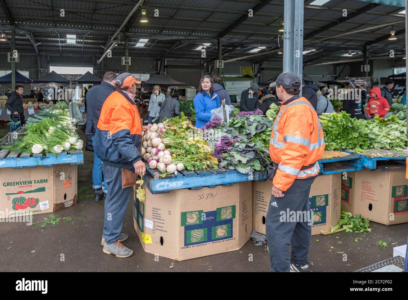 People buying and selling fruit and vegetables at the Australian Capital Region Farmers Market in Mitchell (Canberra) ACT, Australia Stock Photo