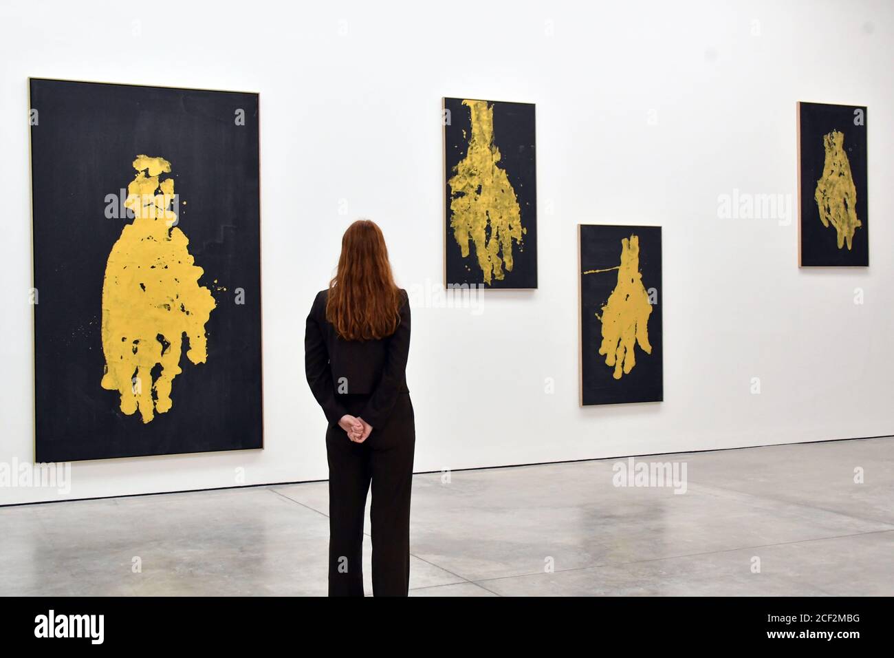 London, UK - 3 September 2020 Preview of ÔDarkness GoldnessÕ, a solo exhibition by Georg Baselitz at White Cube Mason's Yard consisting of new paintings featuring mysterious, ghostly hands rendered in gold, alongside related drawings and fire-gilded bronze reliefs, the artistÕs first sculptural works in almost a decade. (L-R) Manodopera C ArbeitskrŠfte, 2019, Per mano C an der Hand, 2019, Mano sola, 2019, Maniluvio, 2019,    Credit: Nils Jorgensen/Alamy Live News Stock Photo