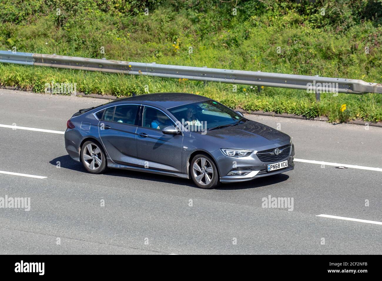 Vauxhall insignia 2 0cdti sri vx line hi-res stock photography and images -  Alamy
