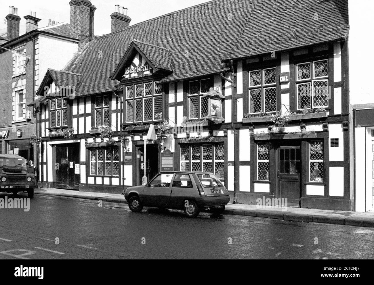 Archive image of The Chough, a famous public house in Castle Street, Salisbury circa 1993. Stock Photo