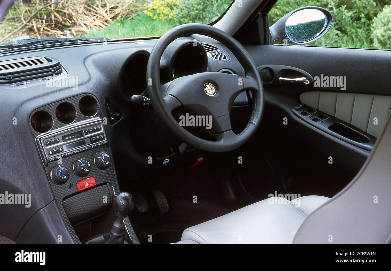 1998 Alfa Romeo 156 2.5 V6 24V Interior dashboard Stock Photo - Alamy