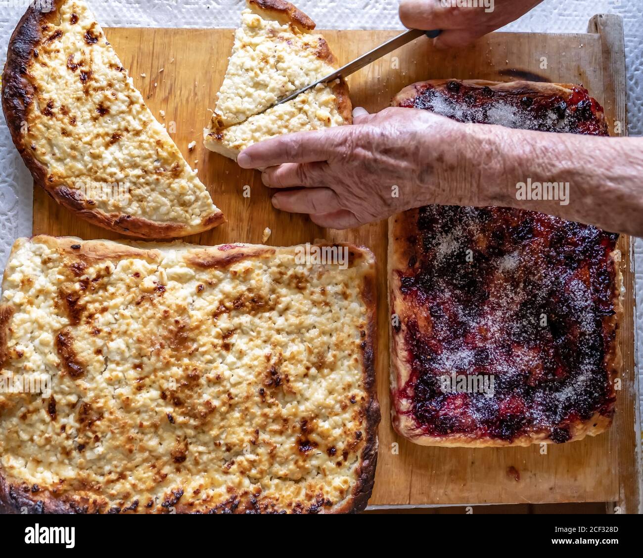 Kurnik, Russian Meat Pie. a Traditional Dish of Dough Lies in a Black Pan  on the Table Stock Photo - Image of cooking, bakery: 140166536