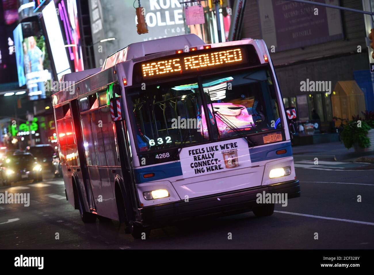 Mta Bus New York With People High Resolution Stock Photography And Images Alamy