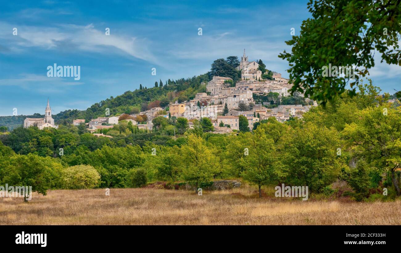 The beautiful hillside village of Bonnieux in the Luberon region of Provence, on a sunny autumn day. Stock Photo