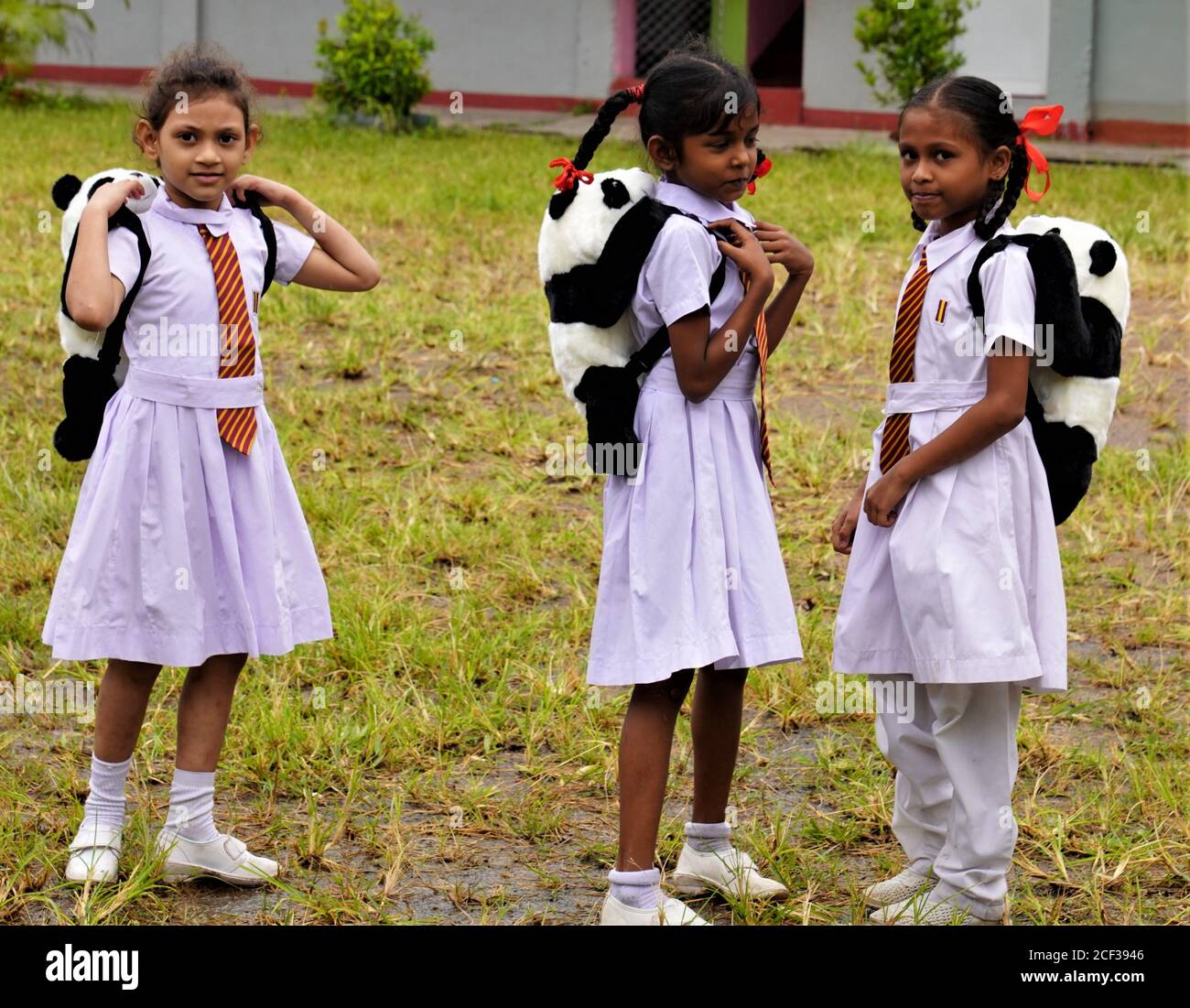 colombo-sri-lanka-2nd-sep-2020-students-carry-panda-school-bags