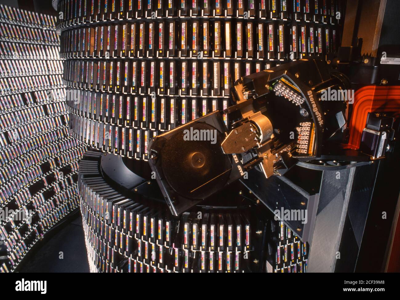 MARYLAND, USA, MARCH 29, 1995 Robotic arm retrieves customer