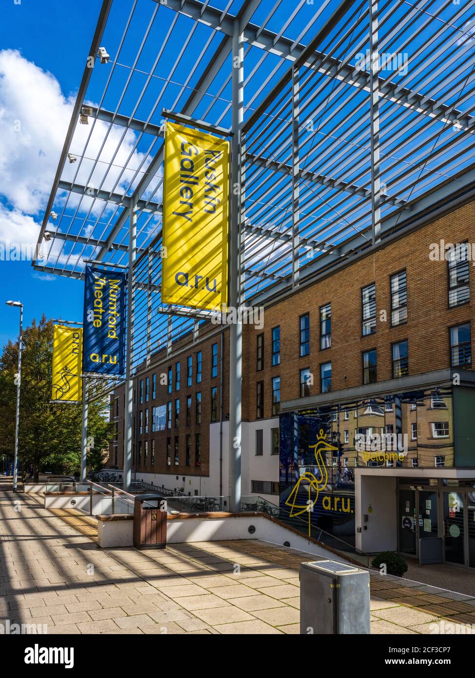 ARU Anglia Ruskin University Cambridge Campus main building entrance on East Road Cambridge. Stock Photo