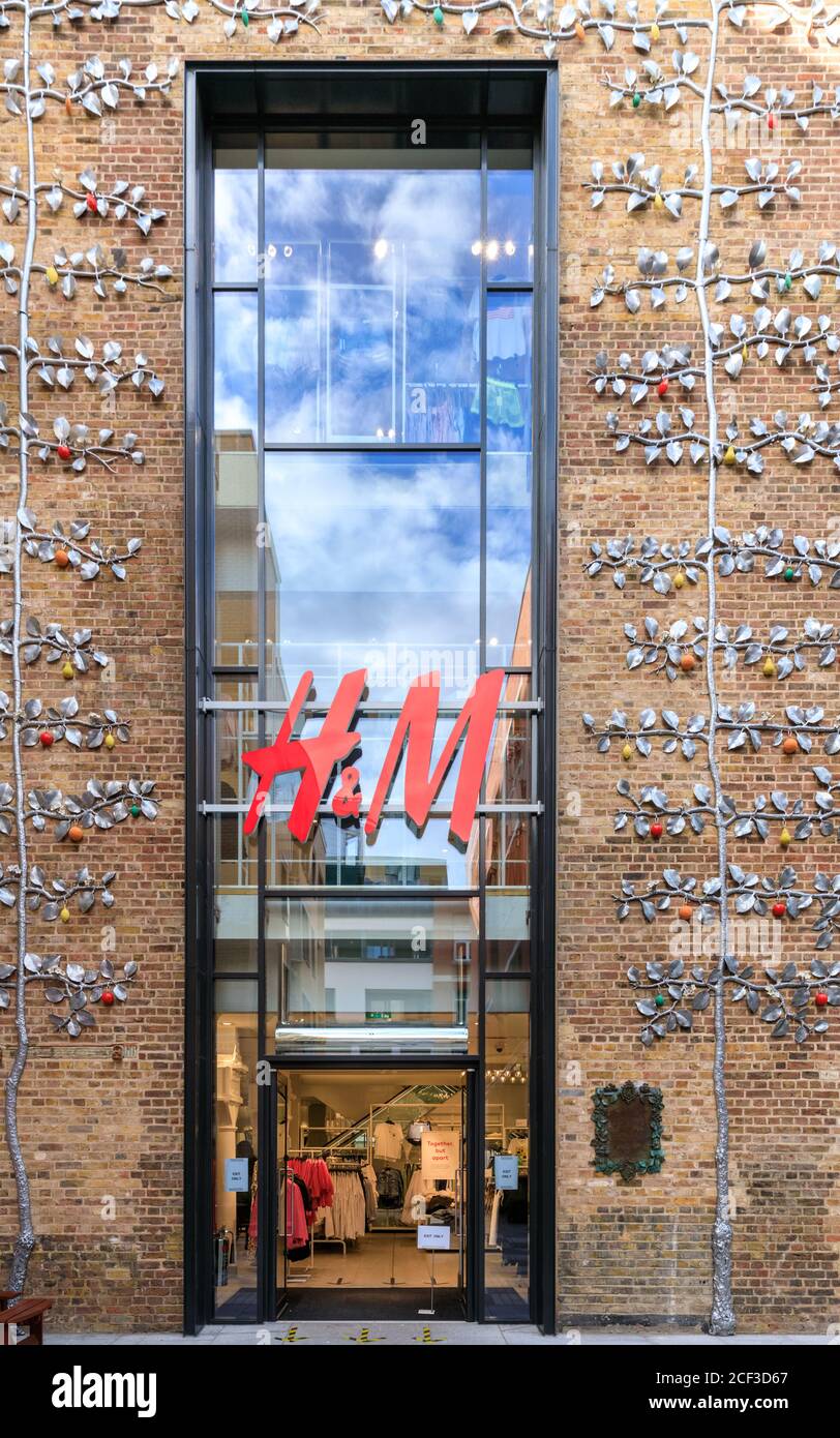 H & M shop, retail outlet exterior in shopping area Covent Garden, London,  England, UK Stock Photo - Alamy
