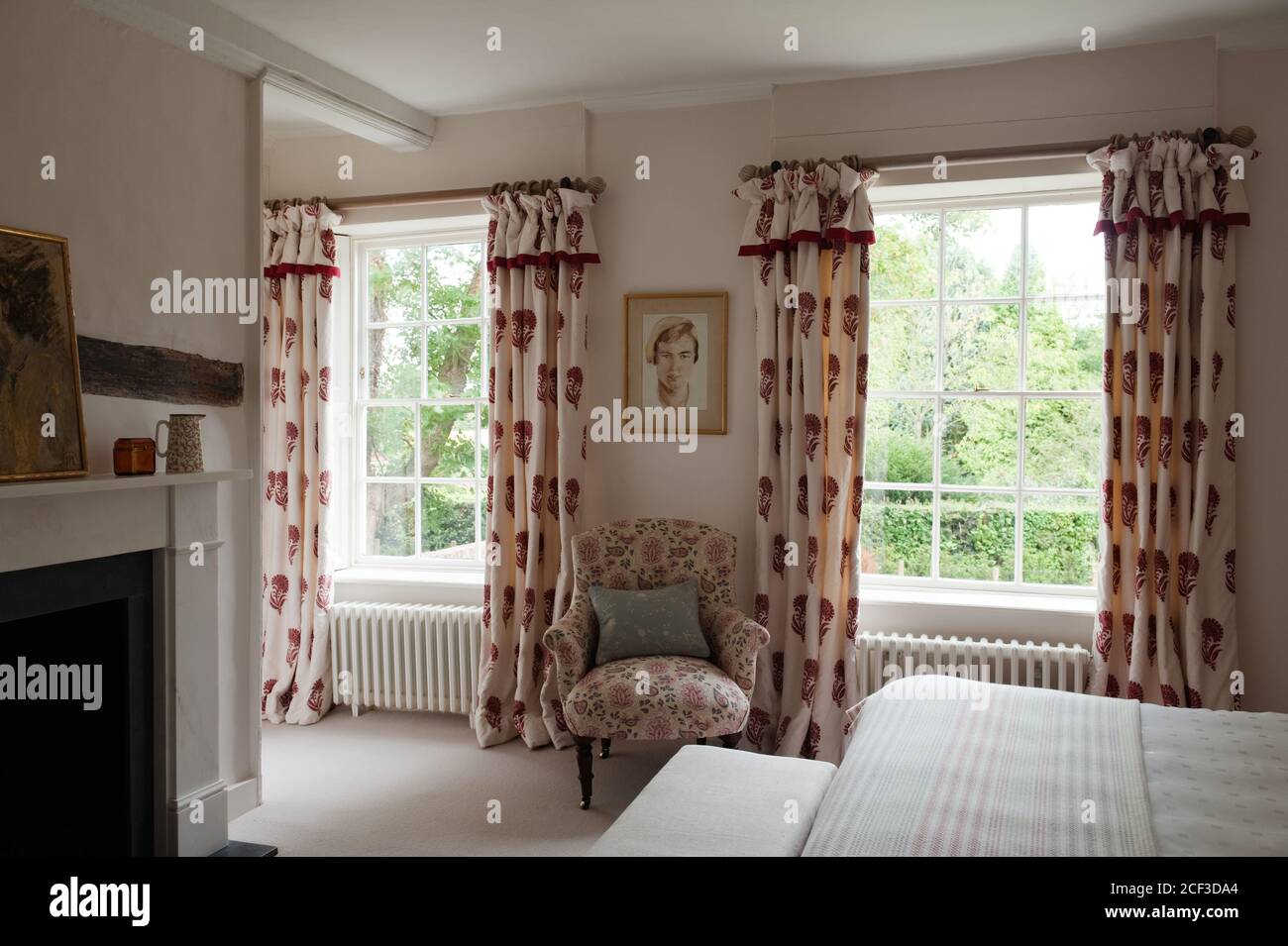 Red and white country style bedroom Stock Photo