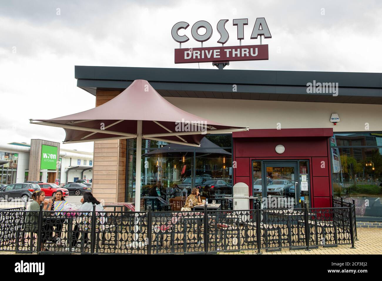 Slough, Berkshire, UK. 3rd September, 2020. A Costa Coffee Drive Thru at the Slough Retail Park. Costa Coffee are to make 1,650 job cuts in their restaurants and cafes due to the adverse financial impact of the Coronavirus Covid-19 Pandemic. Credit: Maureen McLean/Alamy Live News Stock Photo