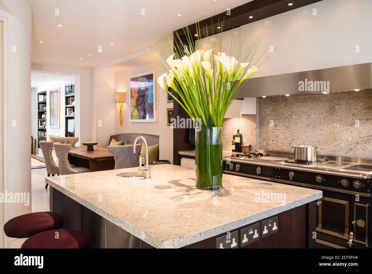 Flower arrangement in modern kitchen Stock Photo Alamy