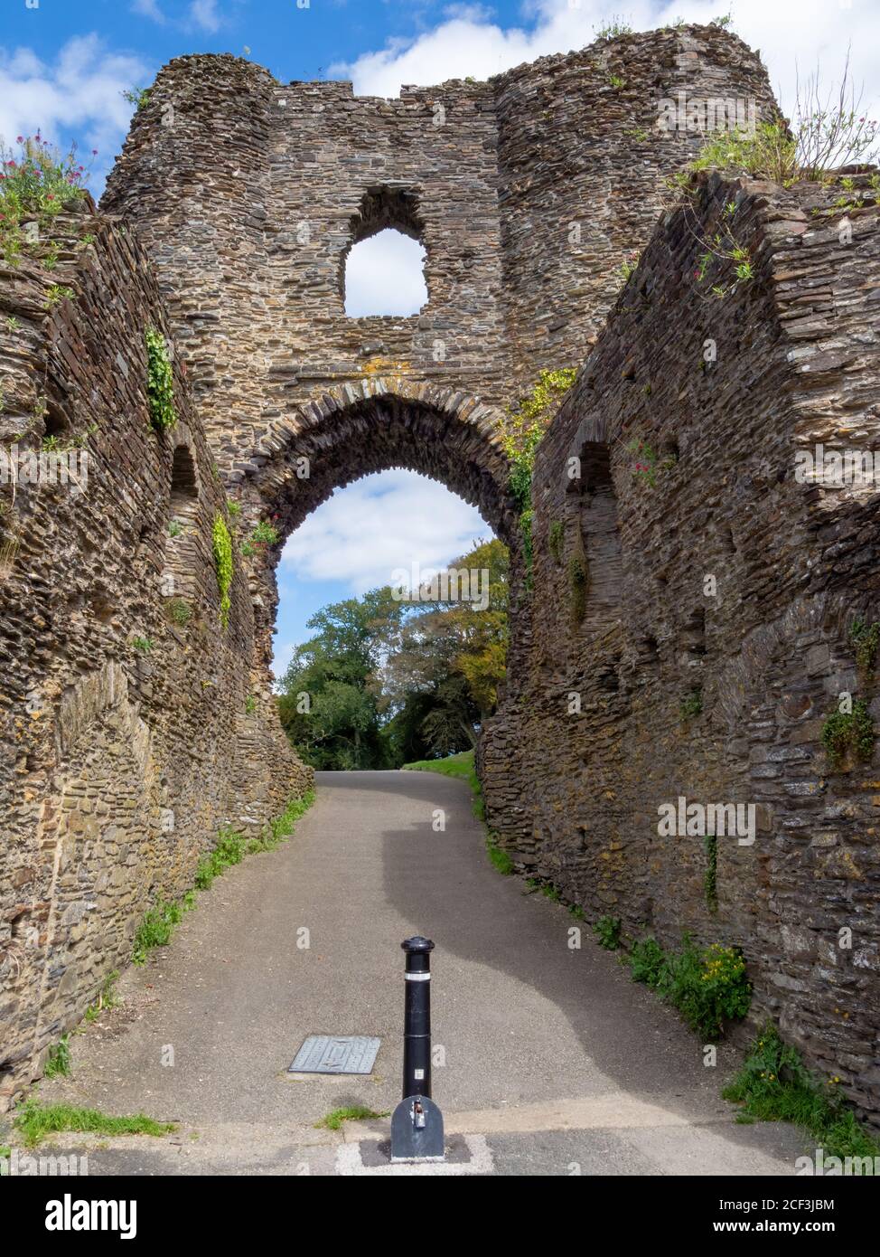 View of part of ruins, Launceston Castle, Cornwall, UK Stock Photo - Alamy