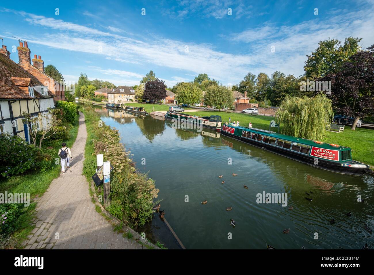 Hungerford, Berkshire, UK. View of the Kennet and Avon Canal with narrowboats Stock Photo