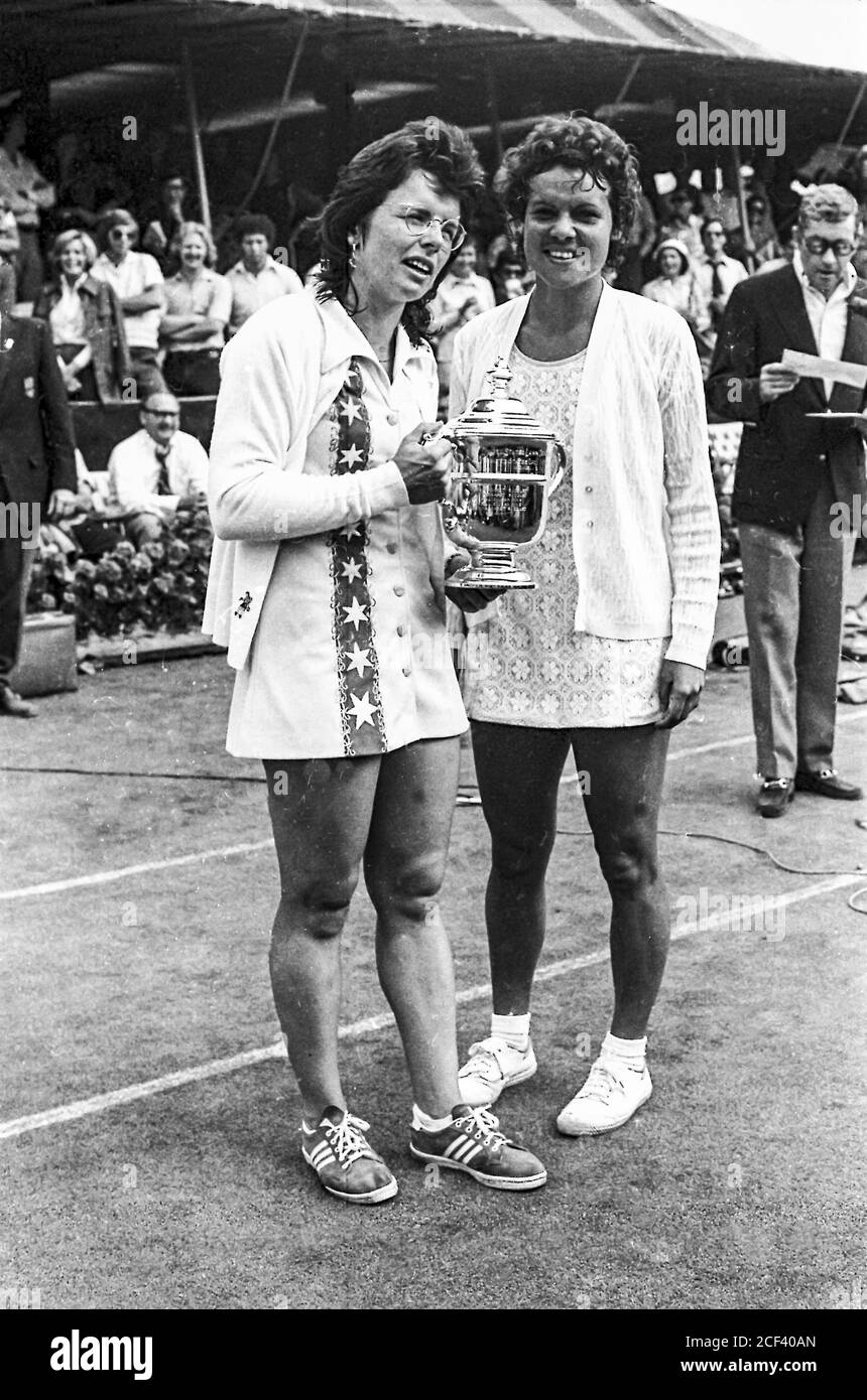 Billie Jean King (USA) holding the 1974 US Open Tennis championship trophy with runner up Evonne Goolagong (AUS) Stock Photo