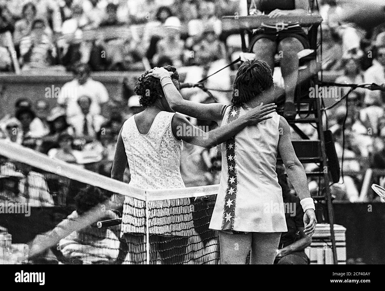 Billie Jean King (USA)  -R- defeats Evonne Goolagong (AUS) for the 1974 US Open Tennis championship. Stock Photo