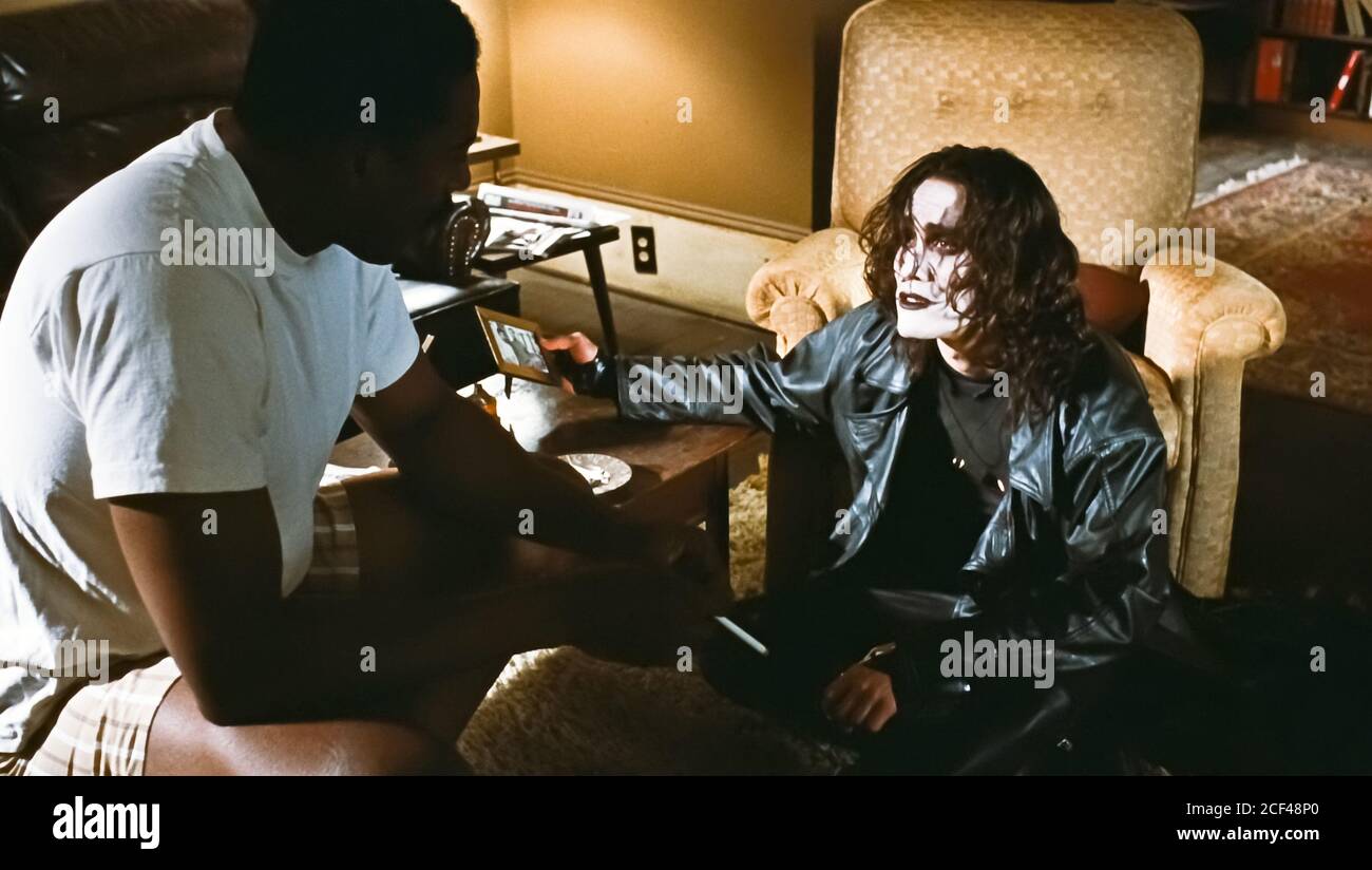 USA. Ernie Hudson in a scene from the ©Miramax film: The Crow (1994). Plot:  A man brutally murdered comes back to life as an undead avenger of his and  his fiancŽe's murder.