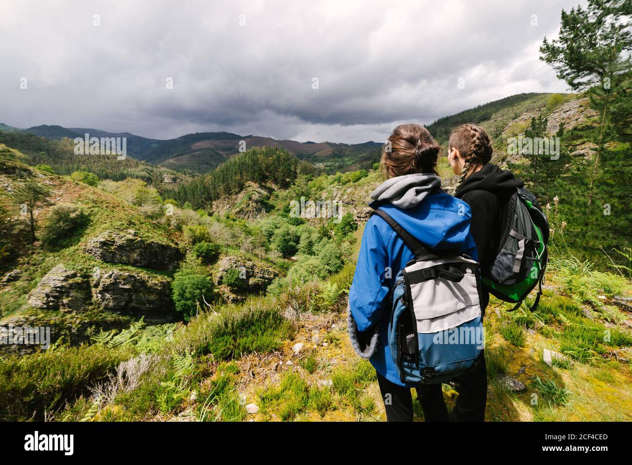 Female hikers hi-res stock photography and images - Alamy