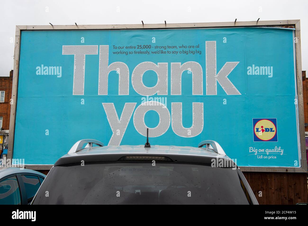 Slough, Berkshire, UK. 30th April, 2020. People queued outside the Slough  branch of the Lidl supermarket today adhering to social distancing  requirements during the Coronavirus Covid-19 Pandemic lockdown. A Thank you  poster