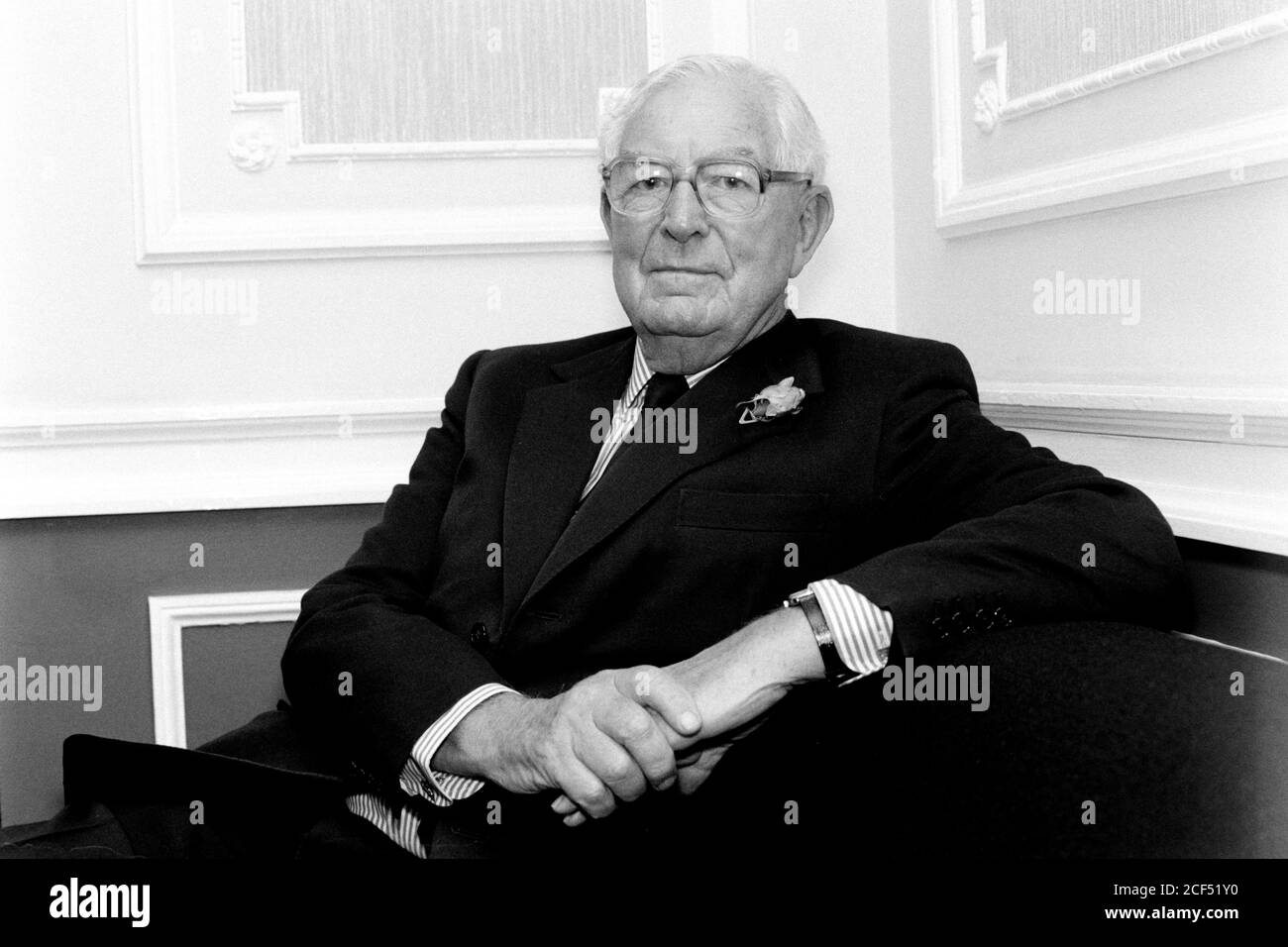 Sir Frederick Warner at the British Standards Institute, Hampden House, 61 Green Street, London, W1. 15 October 1991. Photo: Neil Turner Stock Photo