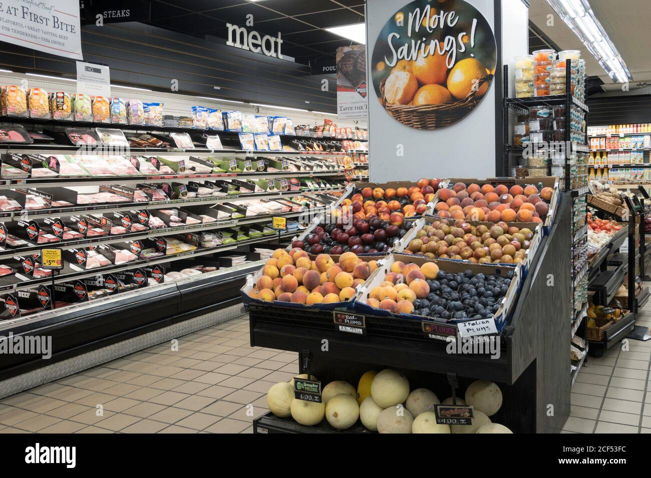 Produce grocery store shelf vegetables hires stock photography and
