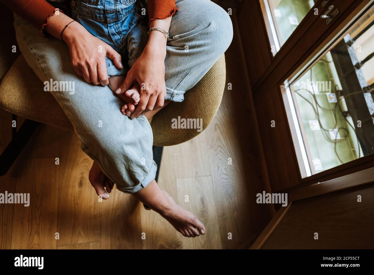 Barefoot woman jeans hi-res stock photography and images - Alamy