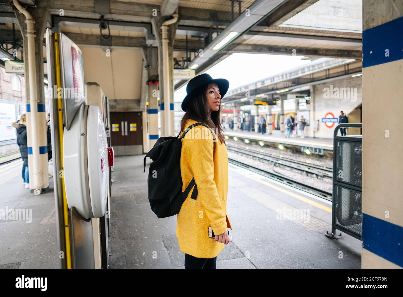 Lady waiting train platform hi-res stock photography and images - Alamy