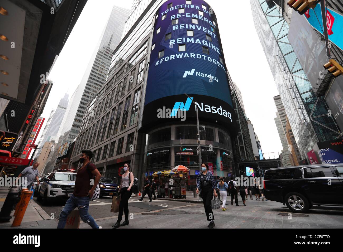 New York, USA. 3rd Sep, 2020. Pedestrians walk past the New York Stock Exchange (NYSE) in New York, the United States, Sept. 3, 2020. U.S. stocks plunged on Thursday, as a steep sell-off in tech shares dragged down the market. The Dow Jones Industrial Average fell 807.77 points, or 2.78 percent, to finish at 28,292.73. The 30-stock index shed more than 1,000 points, or about 3.5 percent, at the lows. The S&P 500 fell 125.78 points, or 3.51 percent, to end at 3,455.06. The Nasdaq Composite Index sank 598.34 points, or 4.96 percent, to 11,458.10. Credit: Wang Ying/Xinhua/Alamy Live News Stock Photo