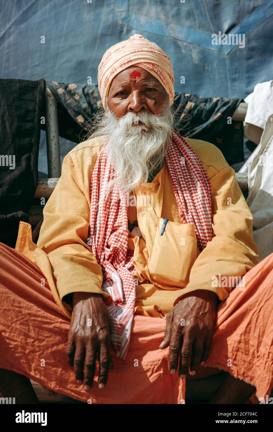 Indian old man sitting on hi-res stock photography and images - Alamy
