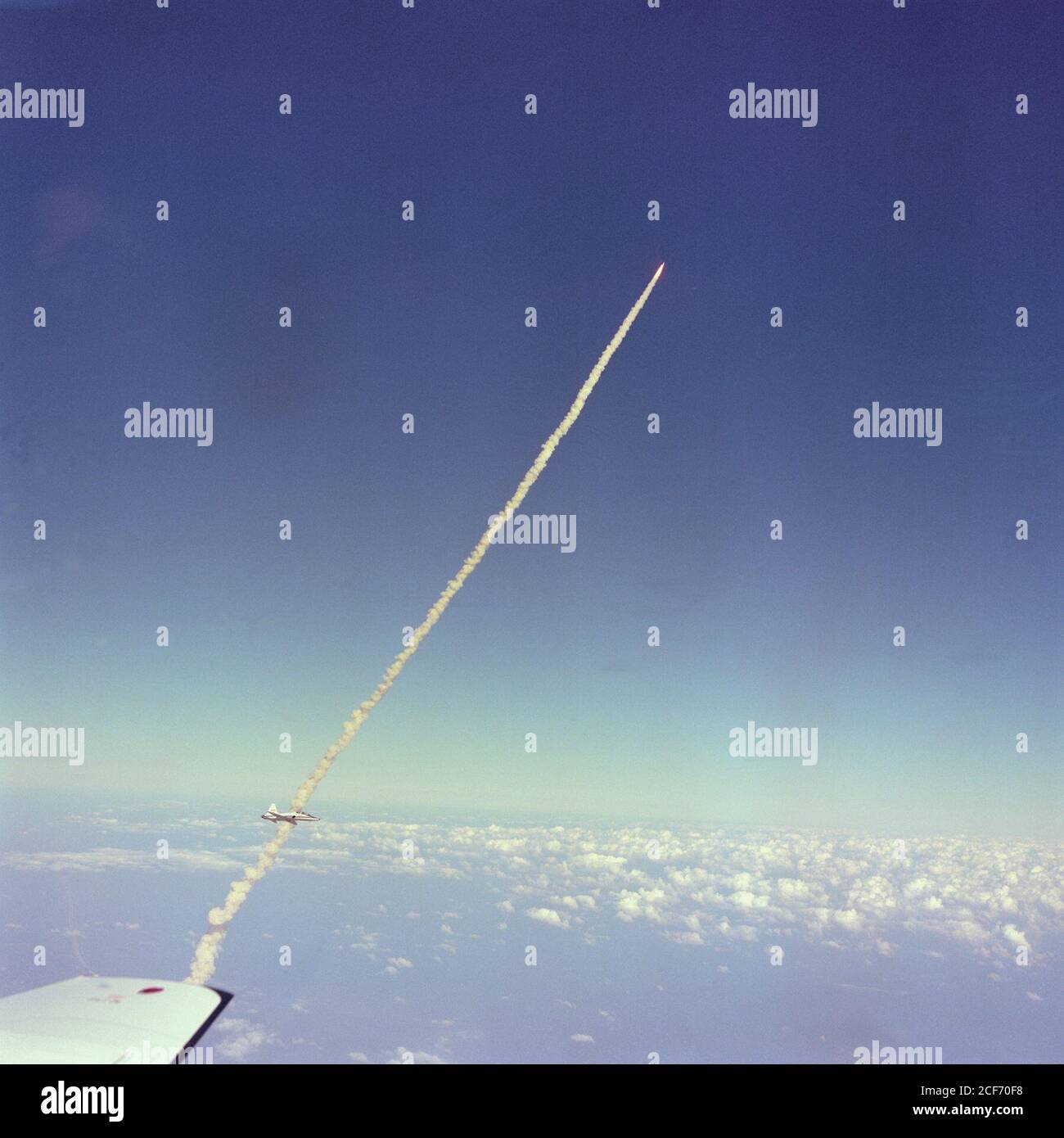 Astronaut soaring hires stock photography and images Alamy