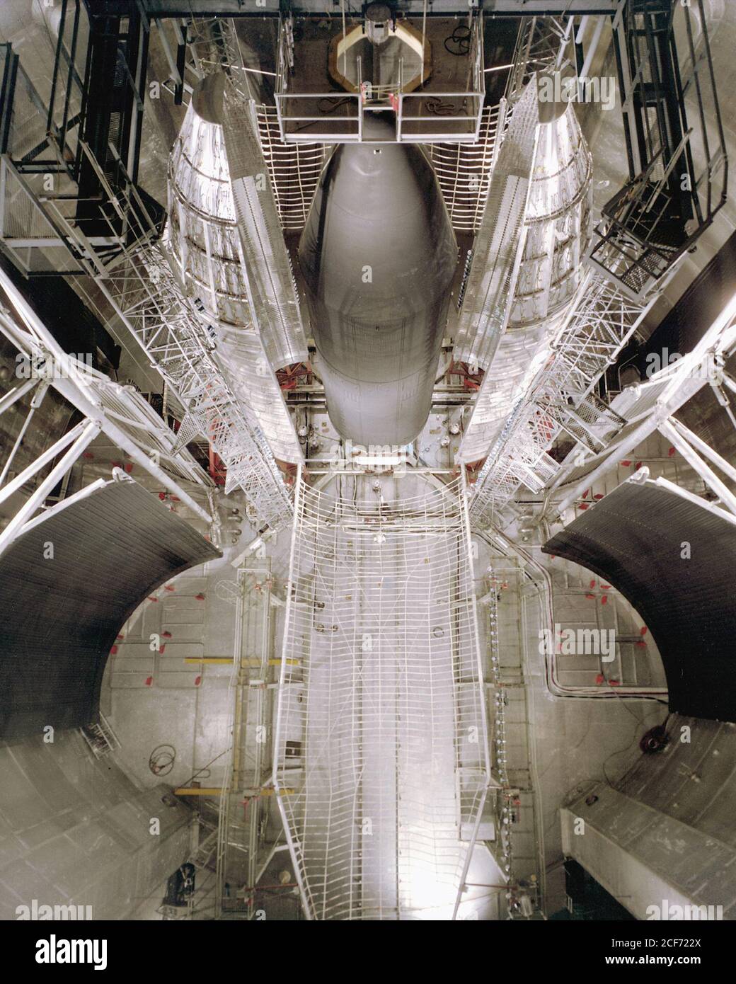 Worlds largest vacuum chamber hires stock photography and images Alamy