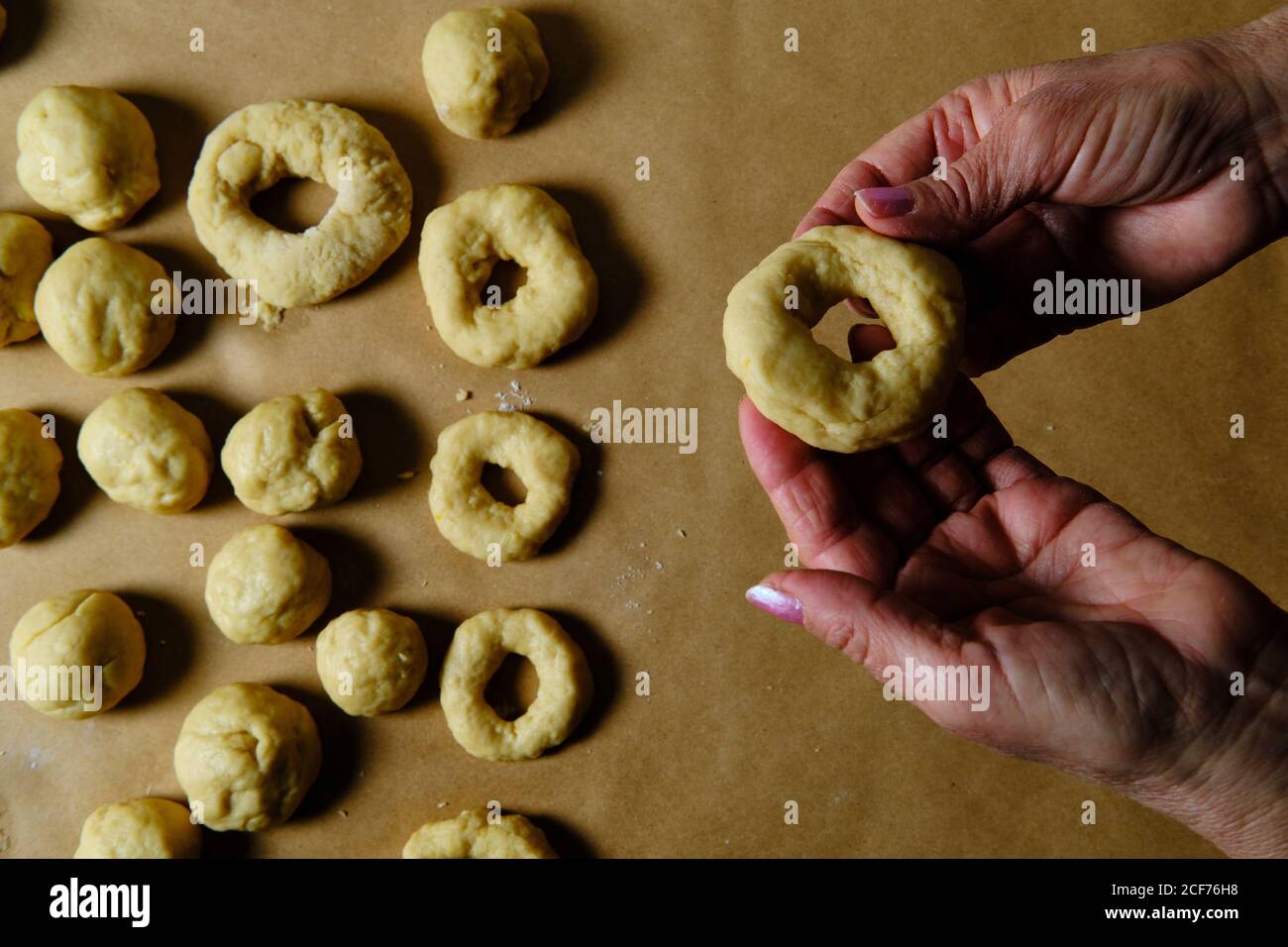 Making the donuts immagini e fotografie stock ad alta risoluzione - Alamy