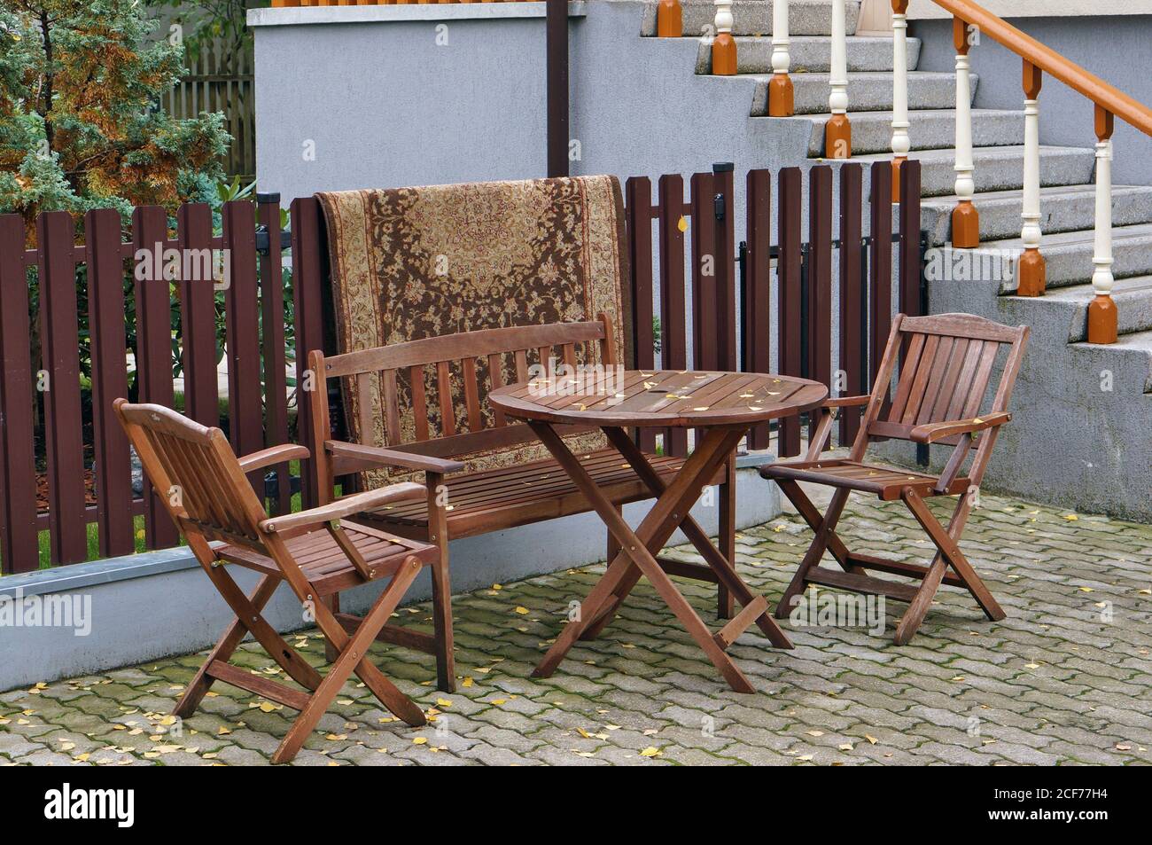 Empty seating area hi-res stock photography and images - Alamy