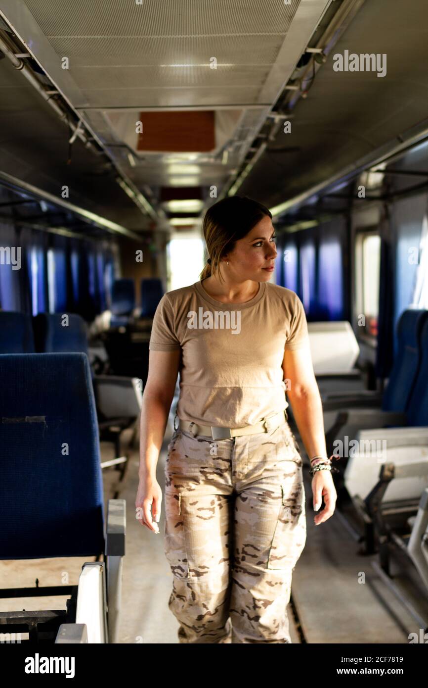 Military woman in uniform hi-res stock photography and images - Alamy