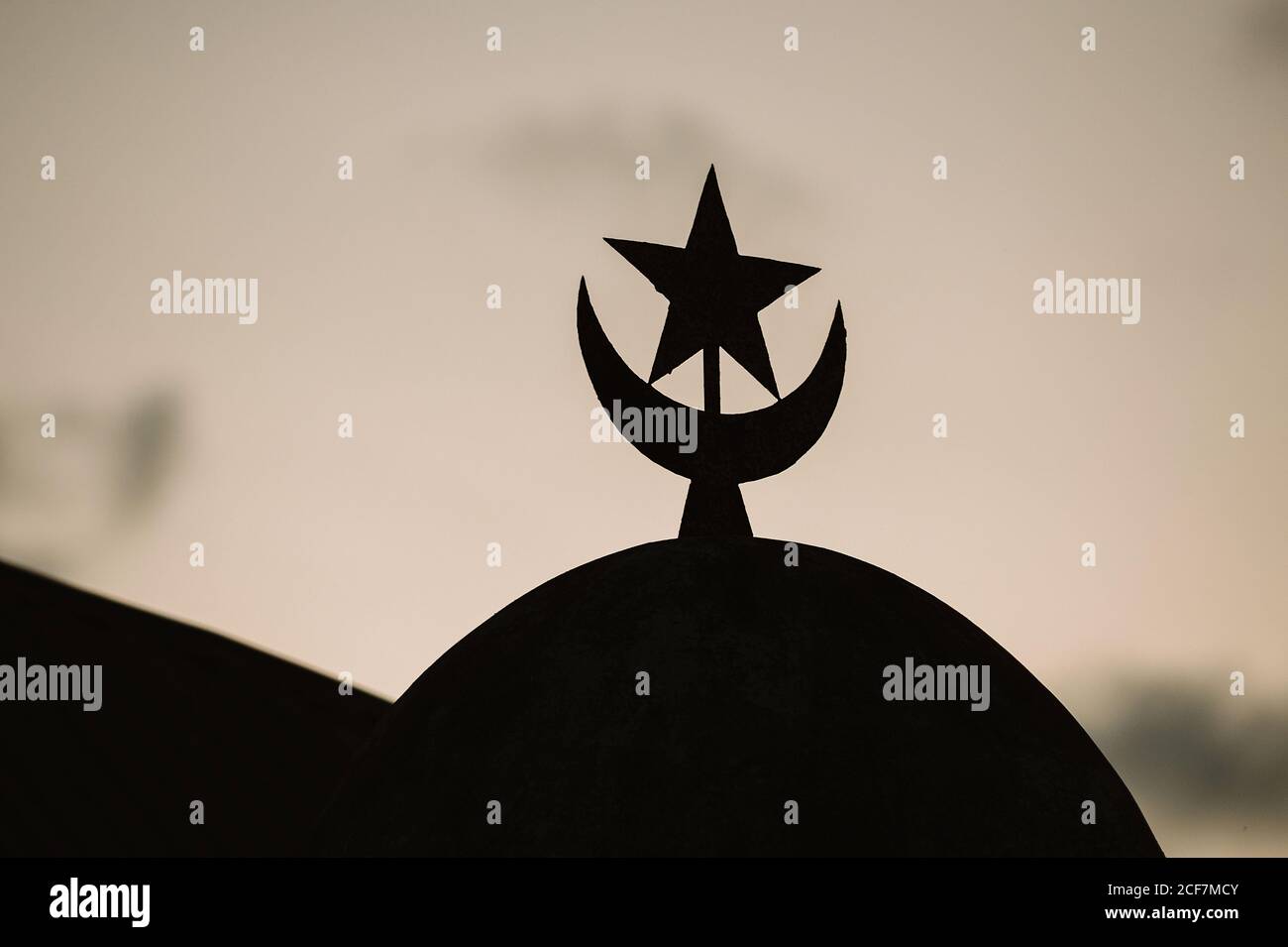 Muslim Silhouette High Resolution Stock Photography and Images - Alamy