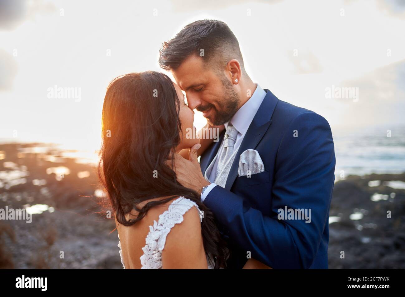 Luxury wedding couple hugging hi-res stock photography and images - Alamy