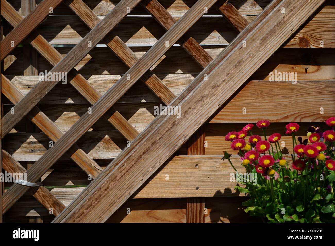 Rustic wooden garden fence hi-res stock photography and images - Alamy