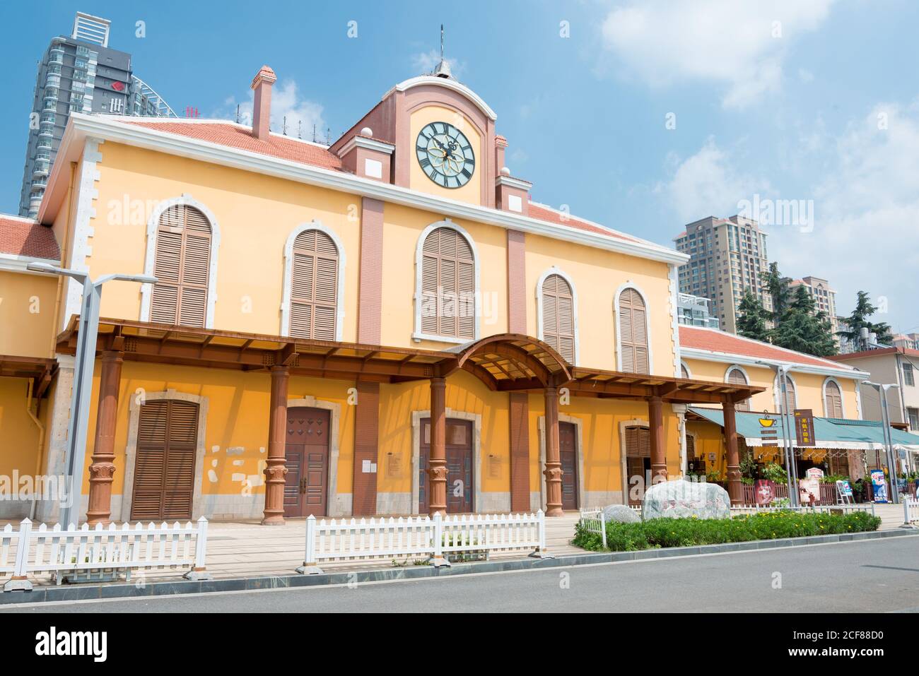Yunnan China Kunming North Railway Station Yunnan China Stock Photo Alamy Yunnan China Kunming North Railway Station Yunnan China Stock Photo Alamy