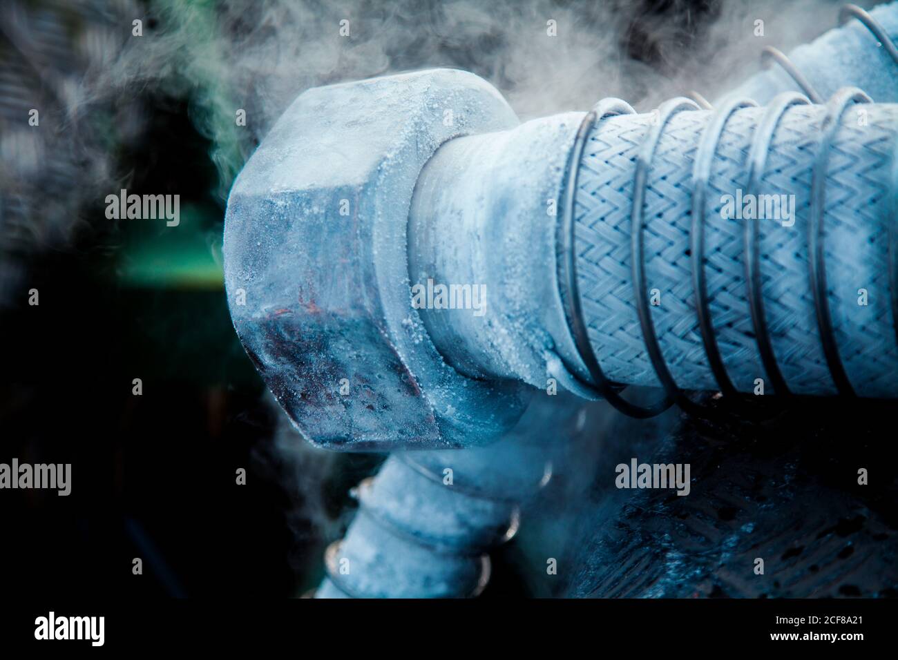 Fitting of pressure hose made of metal braid and protected with