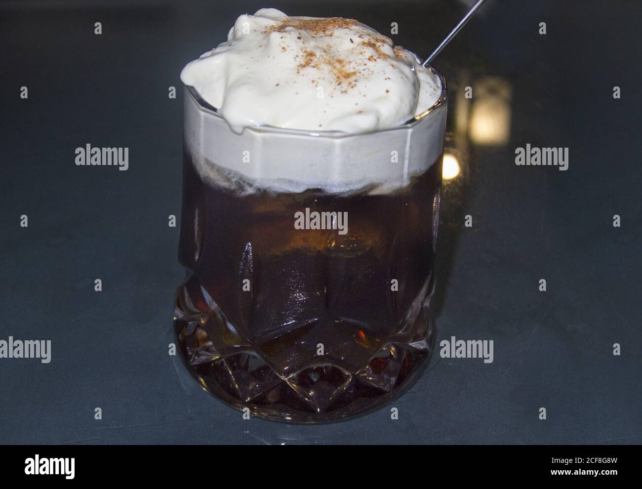white russian, cocktail based on vodka and coffee liqueur with cream