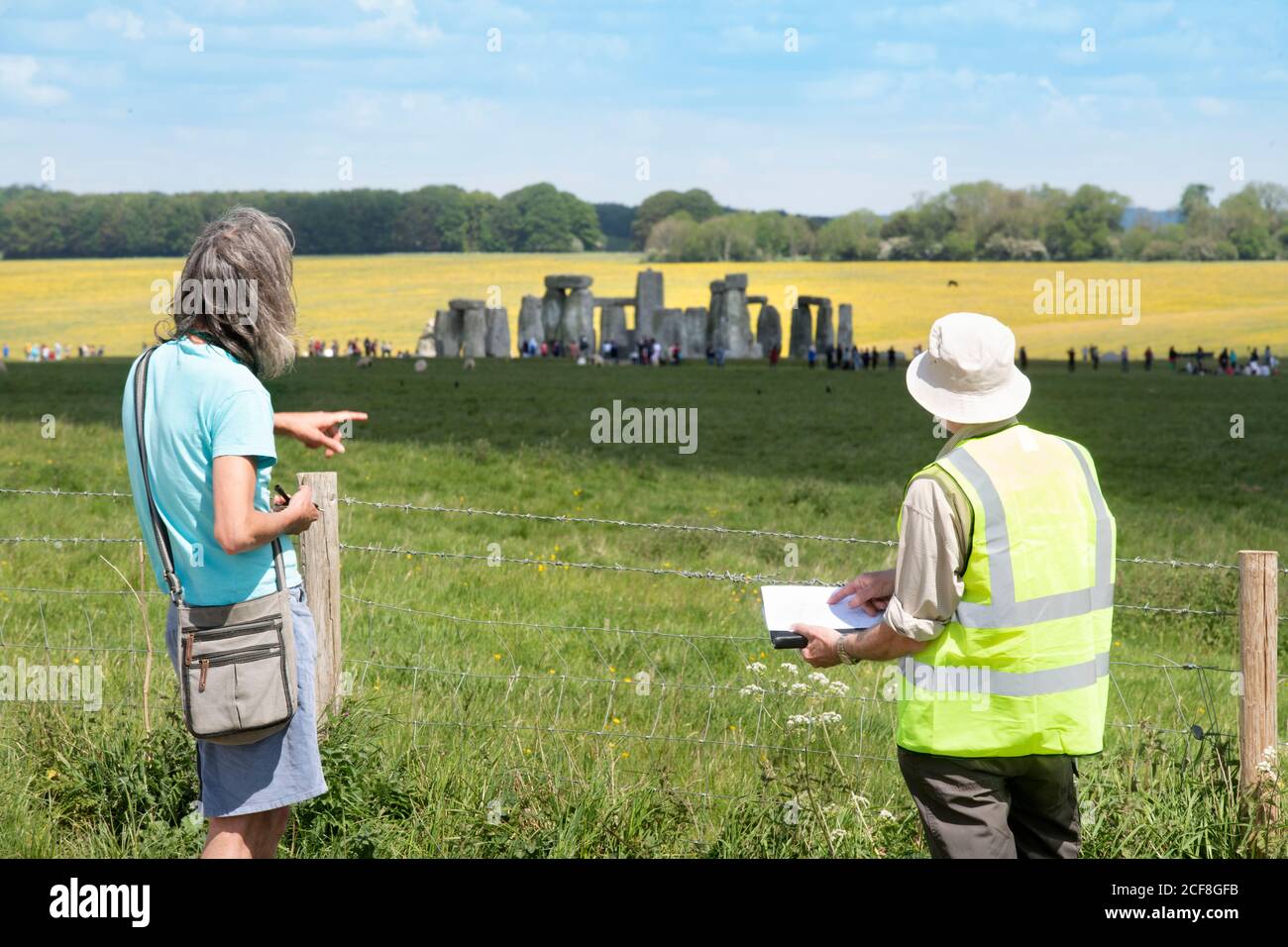 Inspectors and interested parties visit the Stonehenge area as part of a six-month examination of the proposal to build a road tunnel through the anci Stock Photo