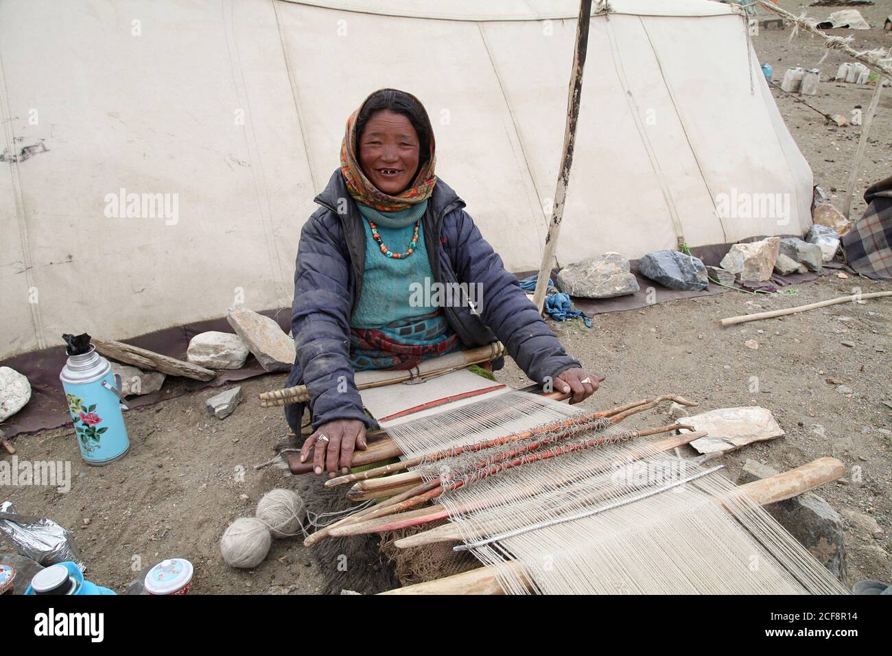 Old Woman making yak wool Carpet, Jammu and Kashmir, India Stock Photo