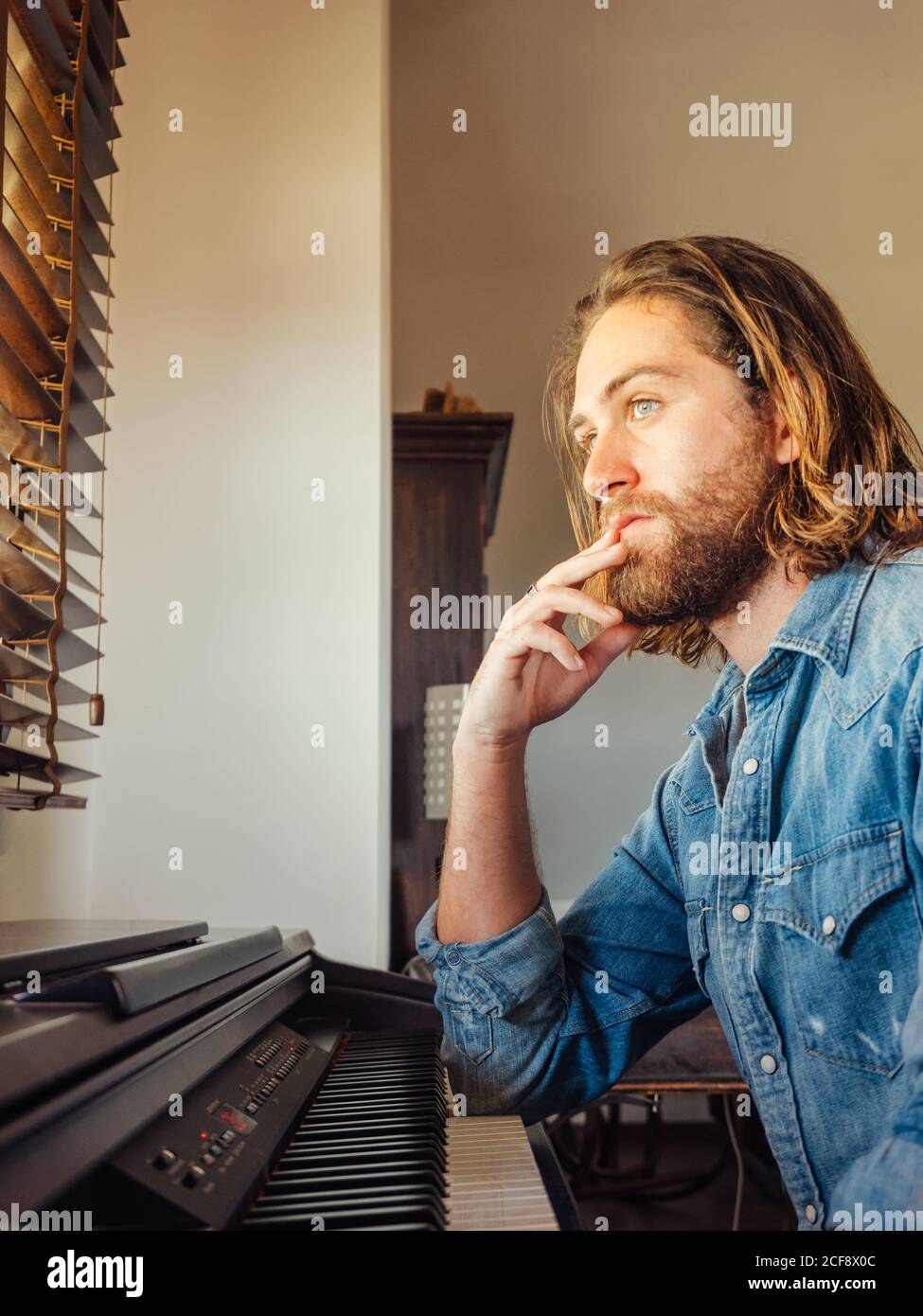 Playing Synthesizer High Resolution Stock Photography And Images Alamy