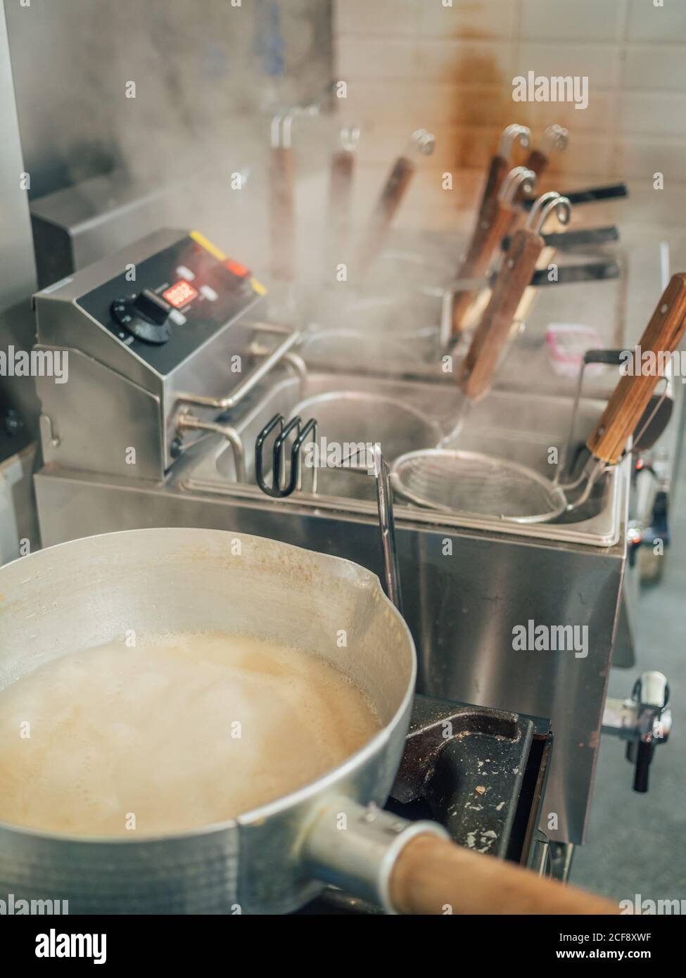 Deep fryer hires stock photography and images Alamy